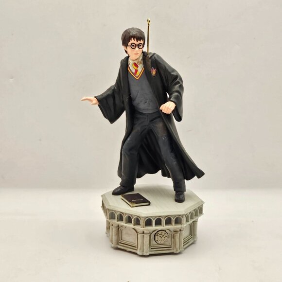 Hallmark 2024 HARRY POTTER Storytellers Chamber of Secrets Wizard - Picture 2 of 9